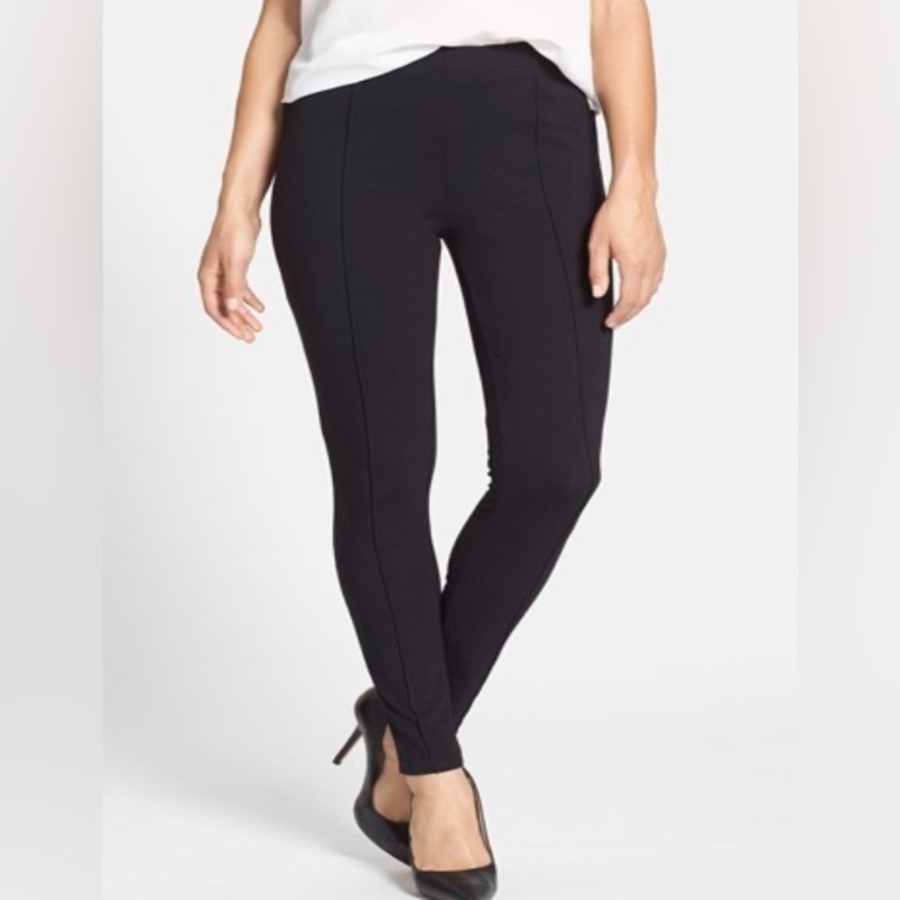Chaus New York Pull On Ponte Pants - Stretchy Material- Size Medium- BLACK